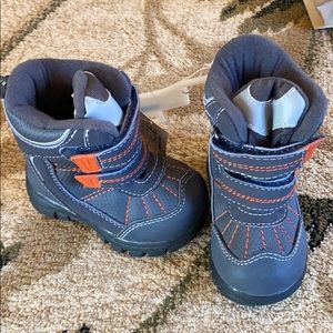New baby boys snow boots size 5